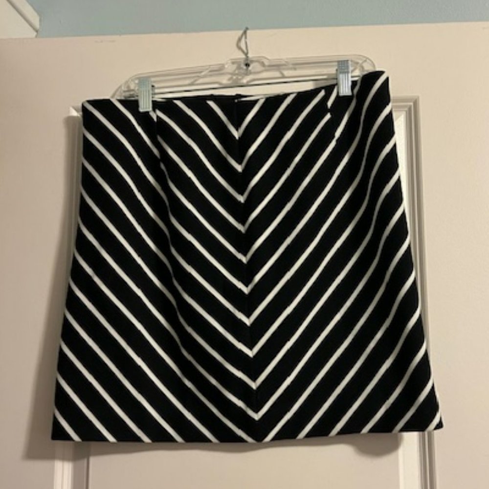Grace Elements Size 12 Skirt Black White Diagonal Stripes Exposed Zipper - SALE!